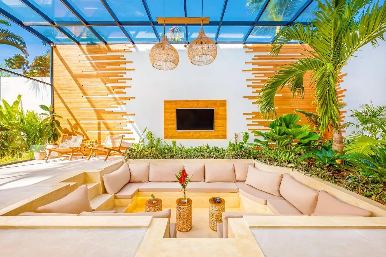 Villa Dublin - Luxury 5 Bdr W Jacuzzi & Pool Seminyak