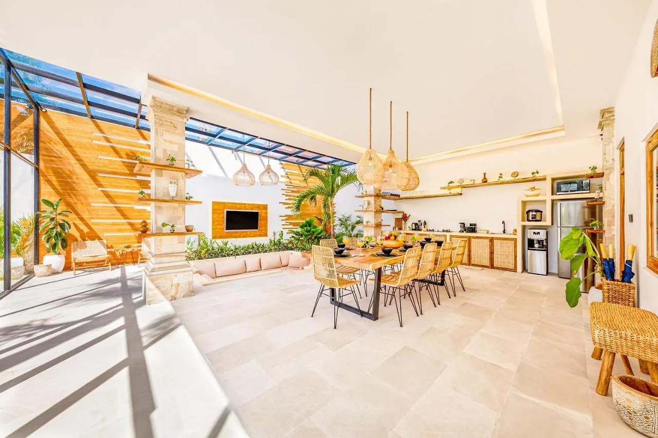 Villa Dublin - Luxury 5 Bdr W Jacuzzi & Pool Seminyak