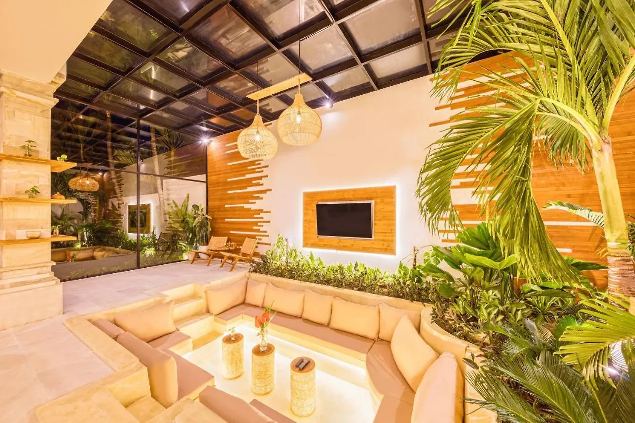 Villa Dublin - Luxury 5 Bdr W Jacuzzi & Pool Seminyak