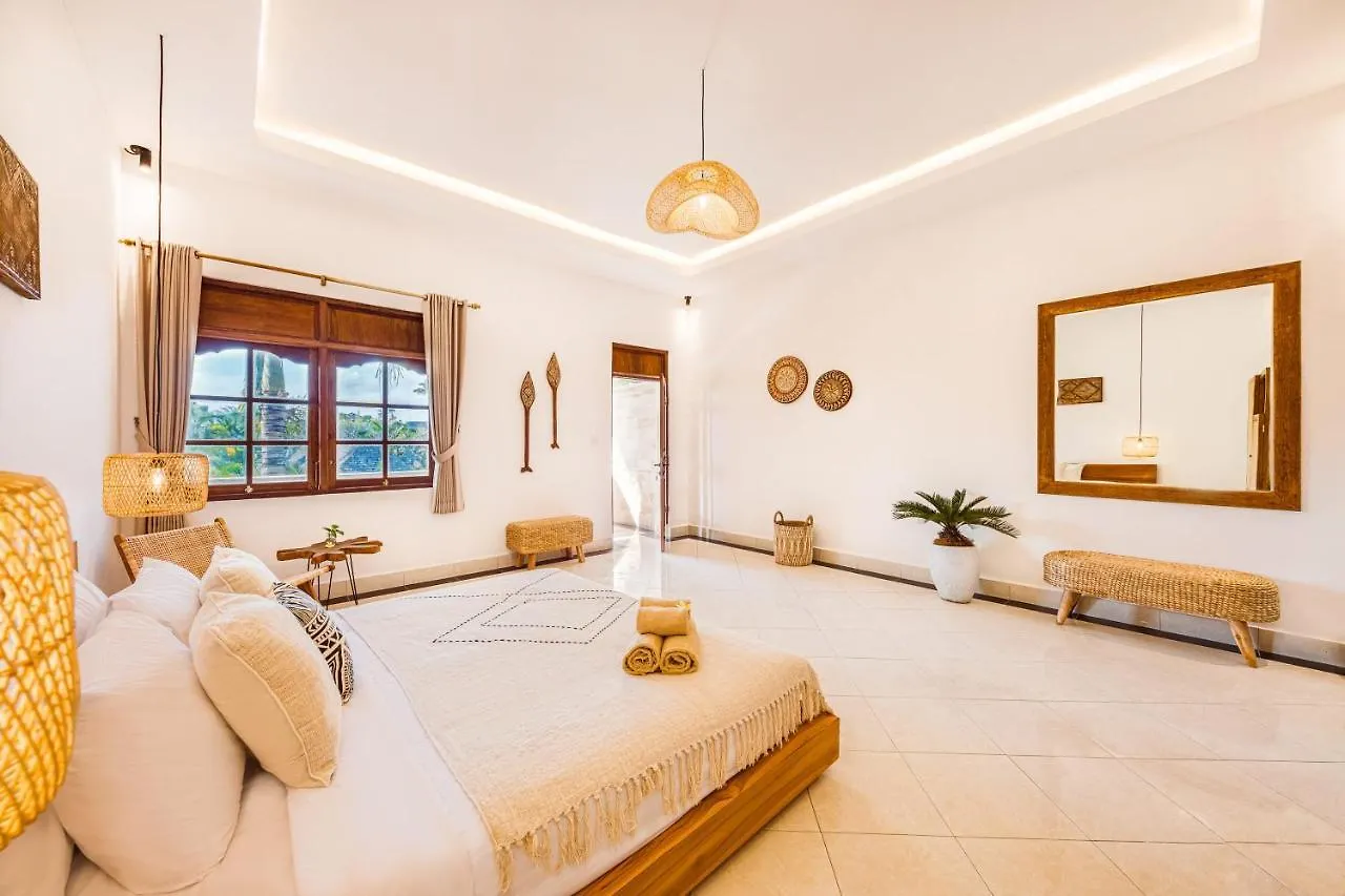 Villa Dublin - Luxury 5 Bdr W Jacuzzi & Pool Seminyak Indonesien