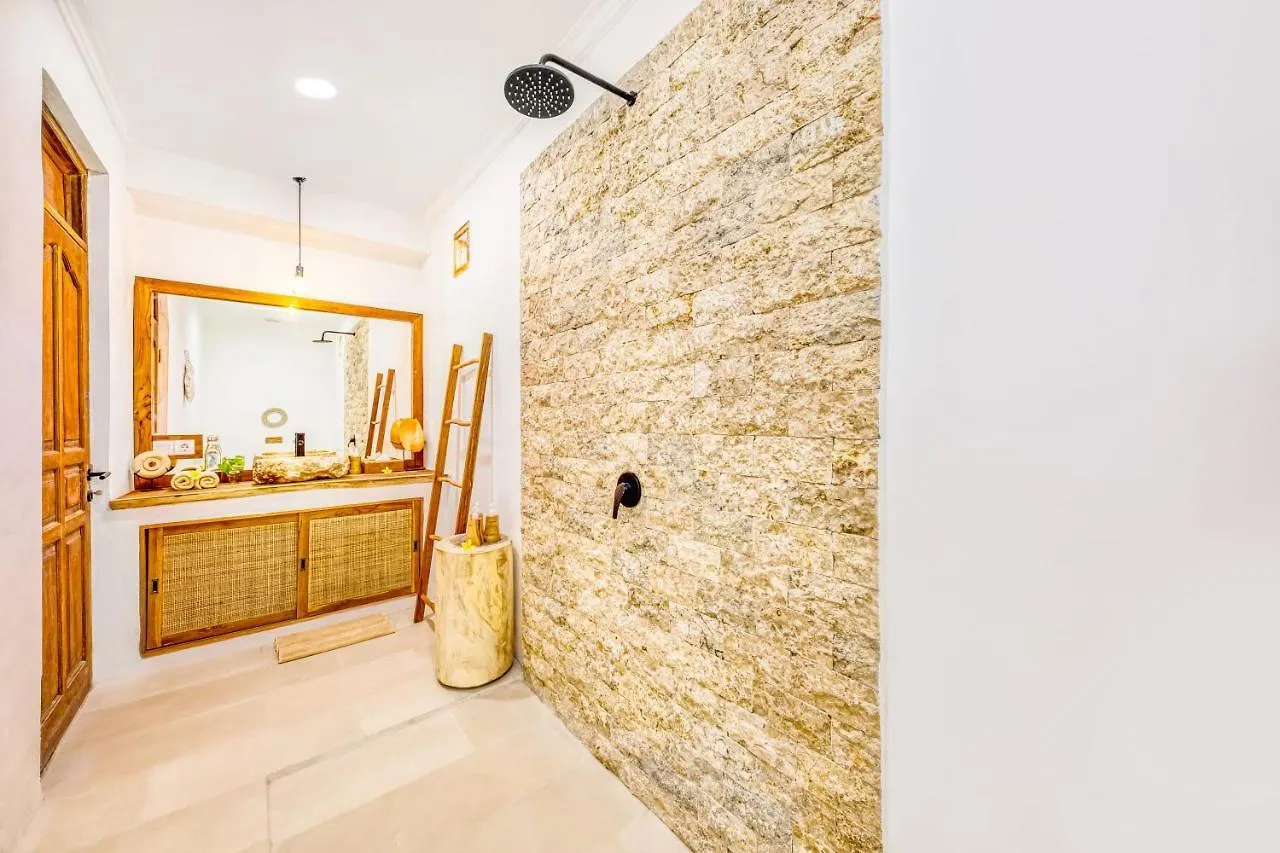 Villa Dublin - Luxury 5 Bdr W Jacuzzi & Pool Seminyak