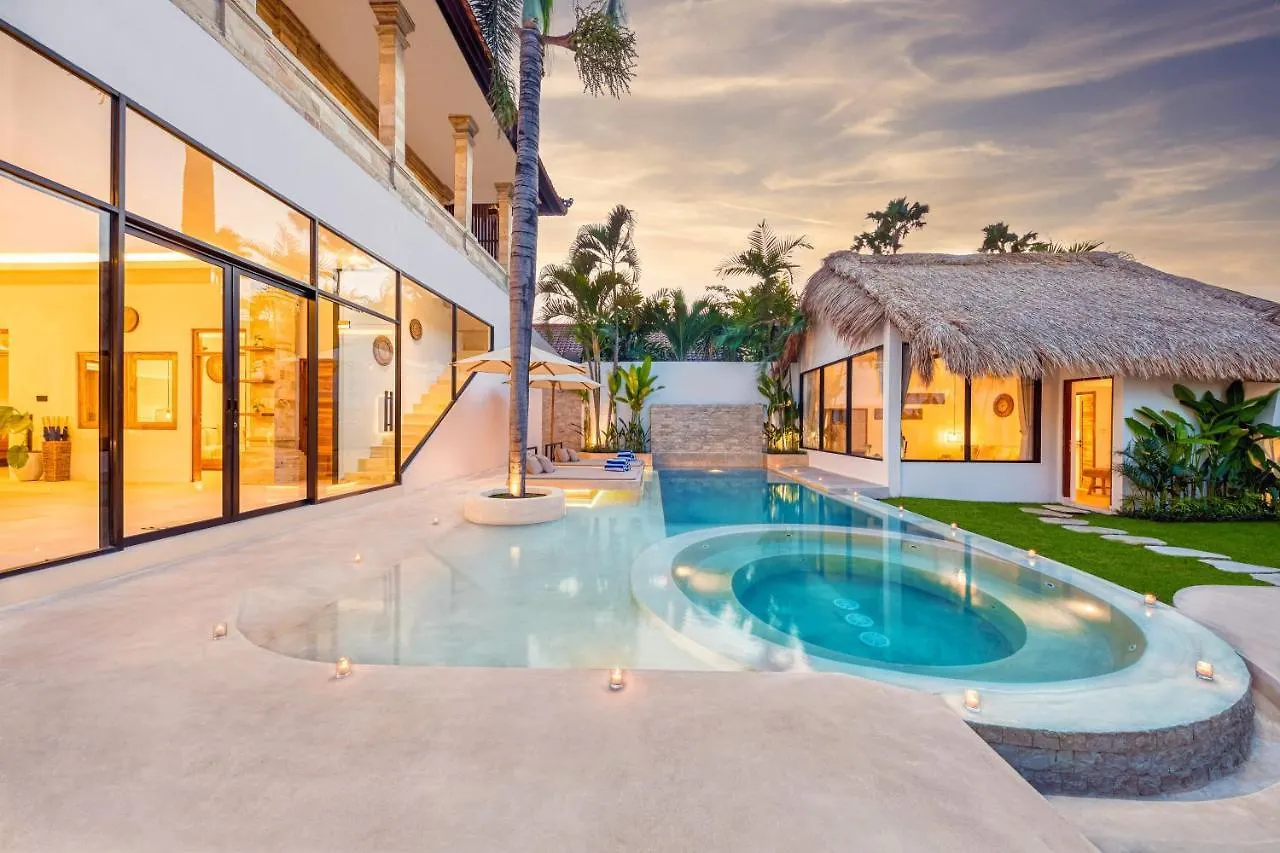 Villa Dublin - Luxury 5 Bdr W Jacuzzi & Pool Seminyak